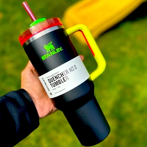 💚🖤💗Stanley NEW LIMITED 40oz Quencher BLACK NEON💗💛🖤 - Picture 1 of 2